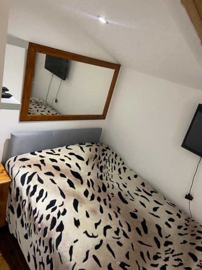 Cosy Little House Appartamento Milngavie Esterno foto